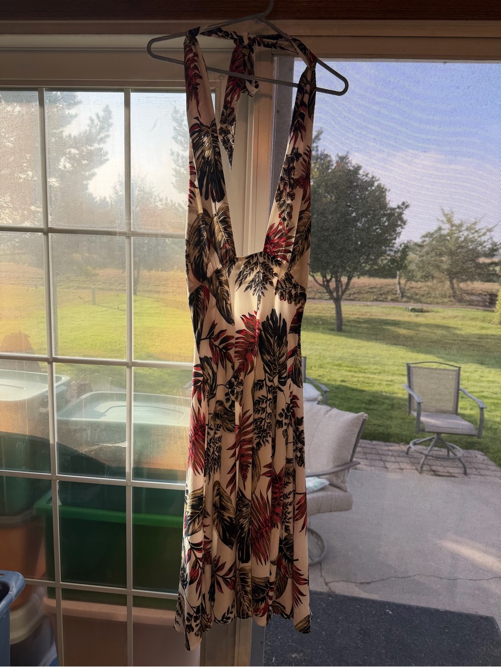 Like new halter dress by Cupshe. Bin 123